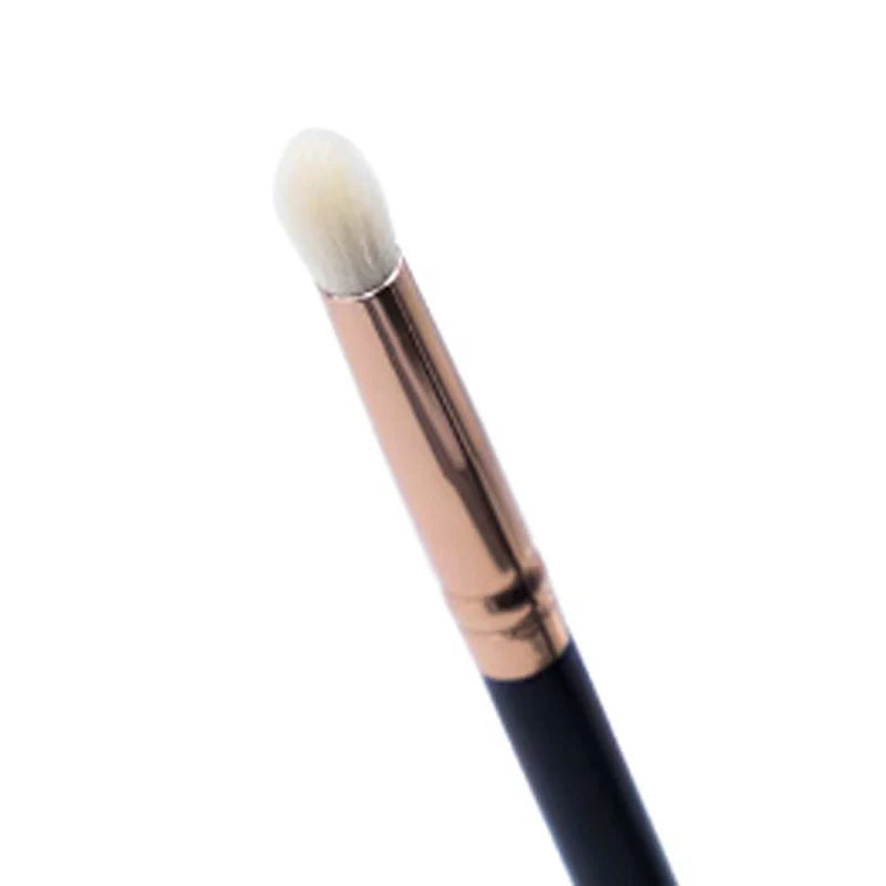 Layla Precision Crease Brush - E112