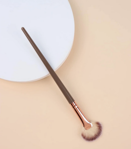 Beauty Single Small Fan Shaped Contour Brush - Brown