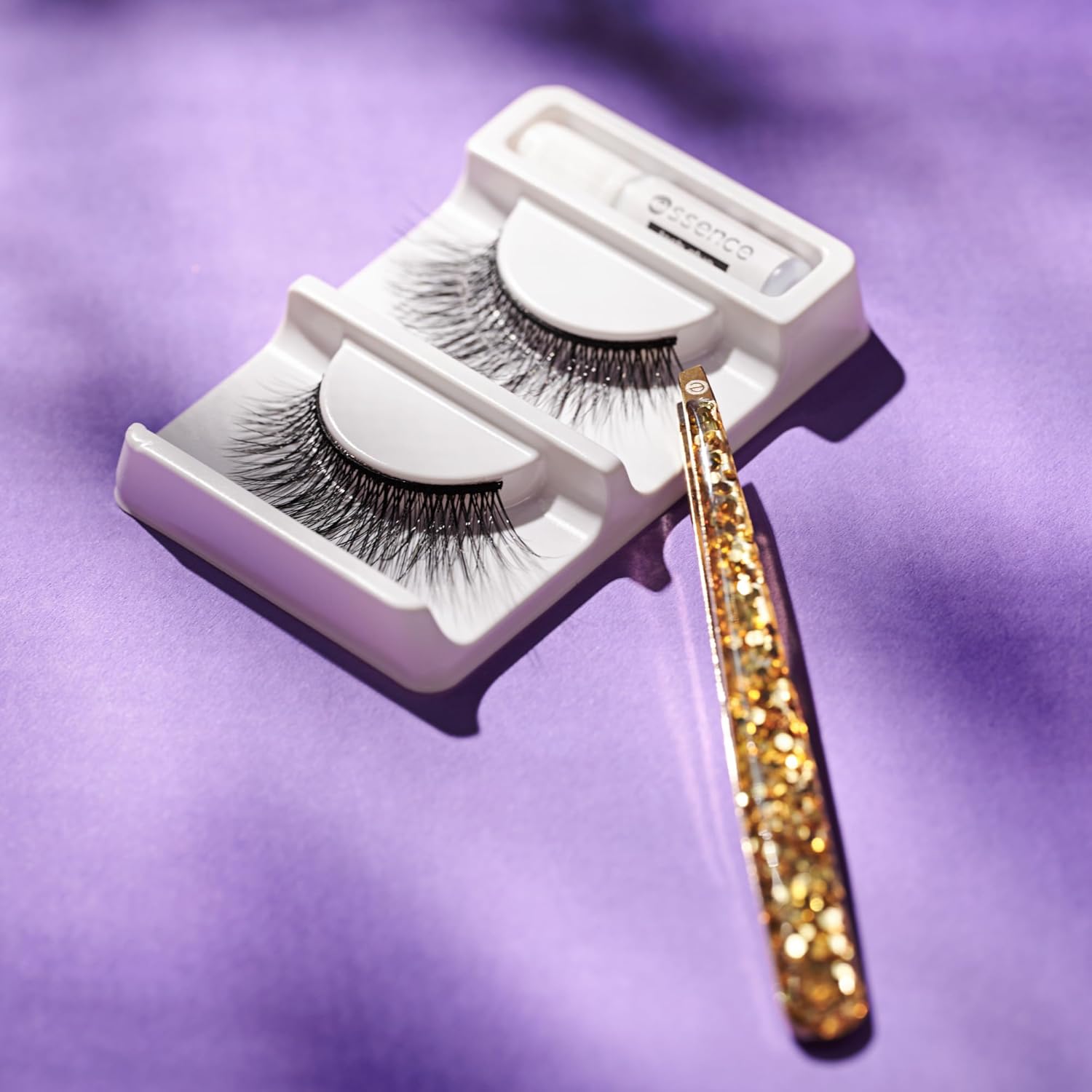 Essence Golden Days Ahead False eye Lashes