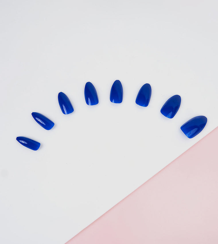 Invogue Electric Blue Oval Nails (24 Pieces)